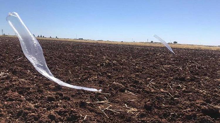 Şanlıurfada tarlaya mühimmat bağlı balon düştü