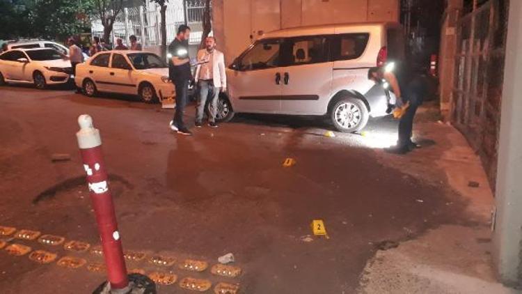 Kağıthanede iftar saatinde kafe önündekilere silahlı saldırı: 4 yaralı