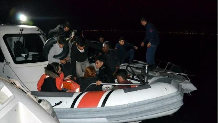Dikili açıklarında 15 kaçak göçmen yakalandı