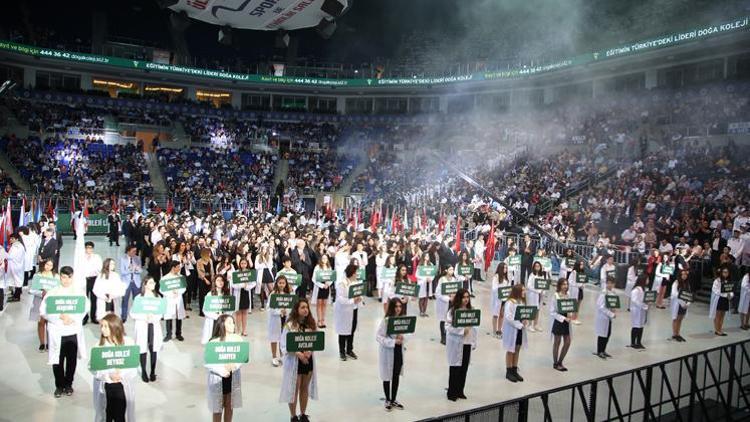 Mezuniyet coşkusunu konserle yaşadılar