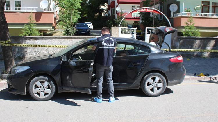 Önce ayrıldığı eşini, sonra kendini vurdu