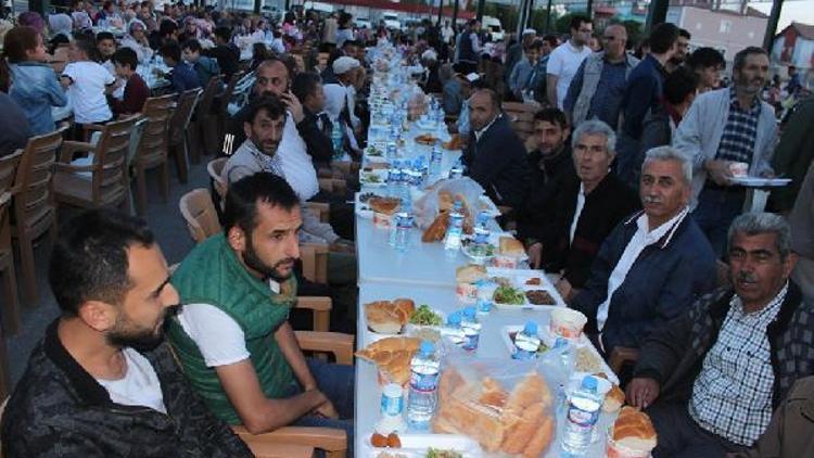 Tomarzada halk iftarı yapıldı