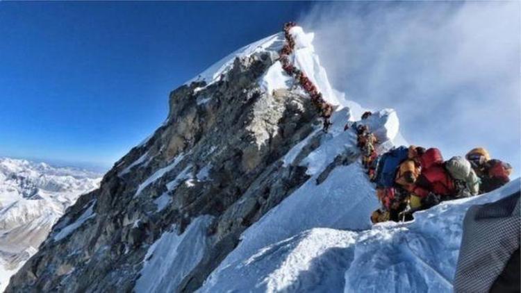 Everestte tırmanış sezonunda 11 kişi öldü