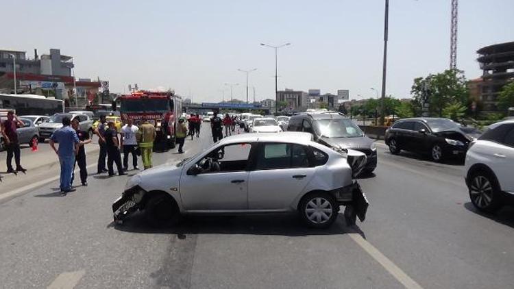 Ataşehirde sapağı kaçıran sürücü kazaya neden oldu