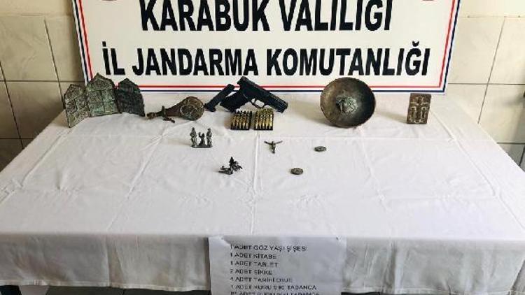 Karabükte durdurulan otomobilden tarihi eser çıktı