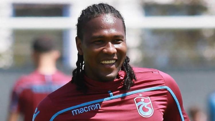 Trabzonspor taraftarı Rodallegayı mesaj yağmuruna tuttu