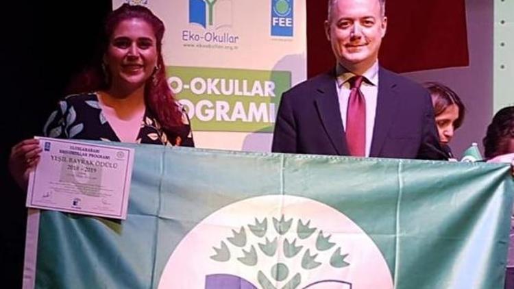 İstek İzmir Okullarına anlamlı ödül