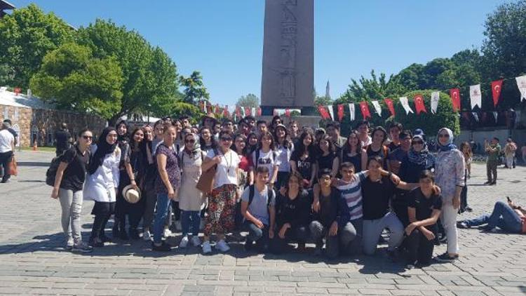 Ümraniyeli 50 öğrenci her gün tarihi ve turistik mekanları geziyor
