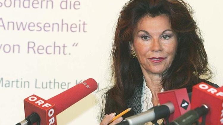 Brigitte Bierlein Avusturyayı seçimlere götürecek başbakan oldu