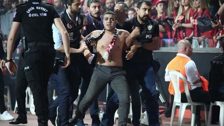 Hatayspor - Gazişehir maçında iki taraftar gözaltına alındı