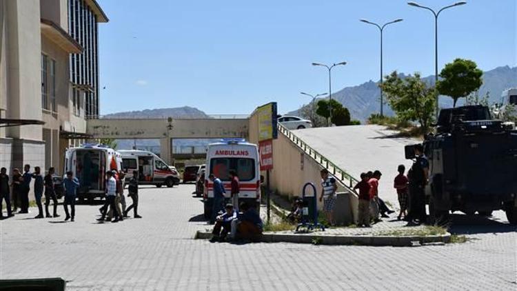 İşçileri taşıyan aracın geçişi sırasında patlama: Bir işçi öldü