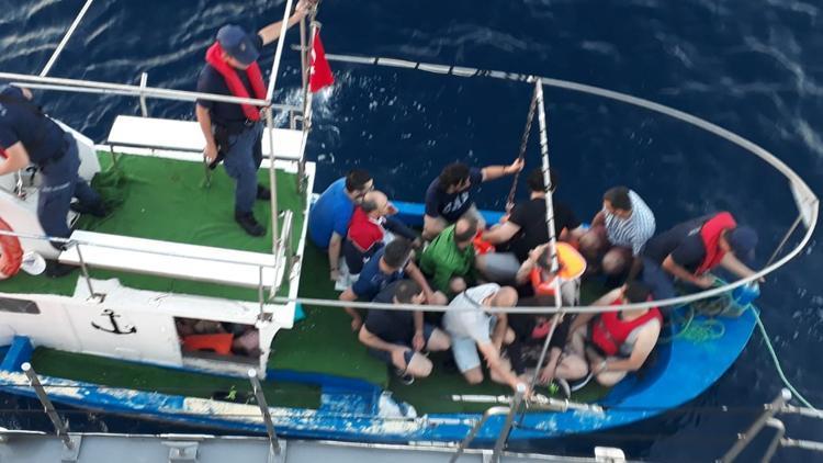 Son dakika: Sahil Güvenlik operasyon düzenledi Teknede yakalandılar