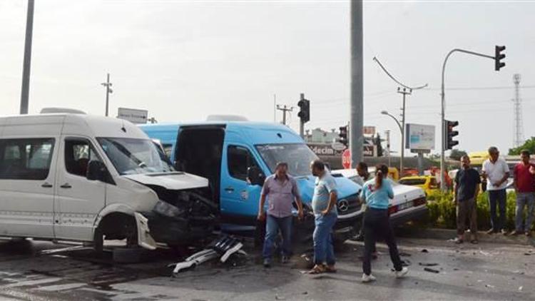 Antalya’da kaza... Turistler de yaralandı