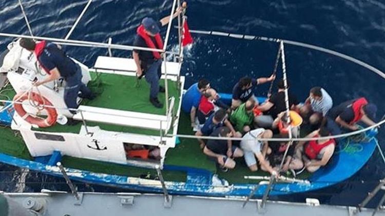 Mahkeme kararını verdi Tekneyle Yunanistana kaçarken yakalanmışlardı...