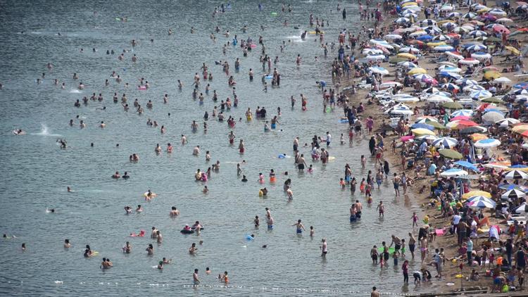 Resmen akına uğradı... 6 bin nüfuslu ilçeye 10 katı ziyaretçi geldi