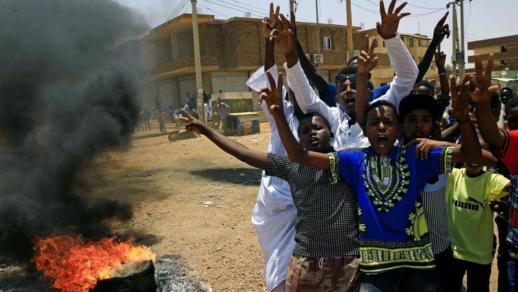 Sudanlı muhalifler ölü sayısının 100ü geçtiğini iddia etti