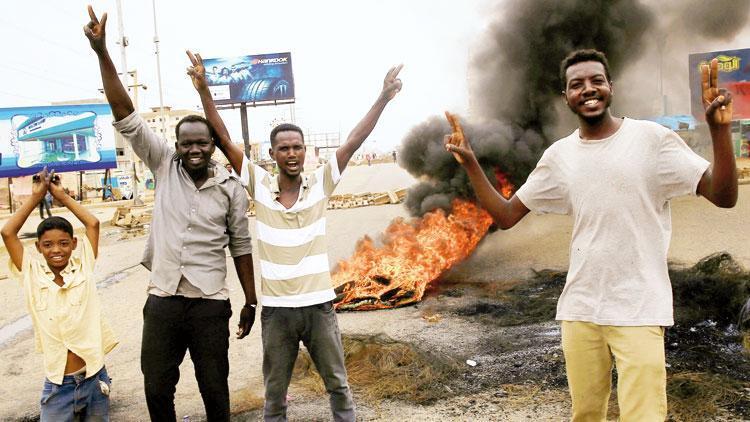 Sudan’da  görüşme  teklifine ret: Halka ateş açılırken diyalog olmaz