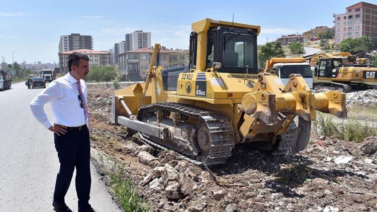 Dönüşümden kalan moloz temizleniyor