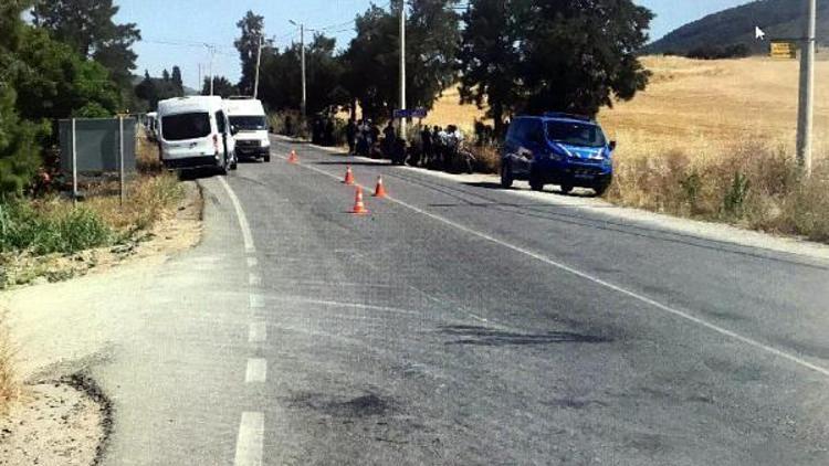 Minibüsle çarpışan kasksız motosikletli öldü