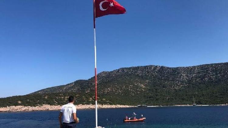 Yassıkayada göndere Türk bayrağının yenisi çekildi