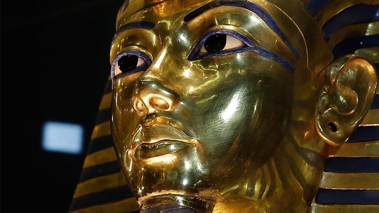 Mısır İngiltereden firavun Tutankhamunun altın heykel başını istiyor