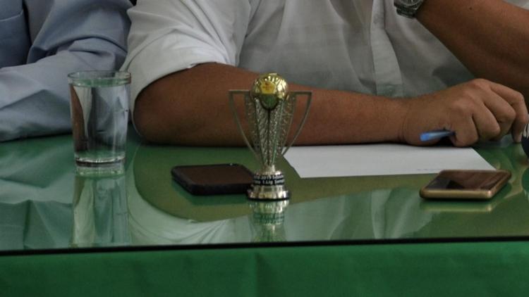 Bin liraya Denizlisporun şampiyonluk kupası
