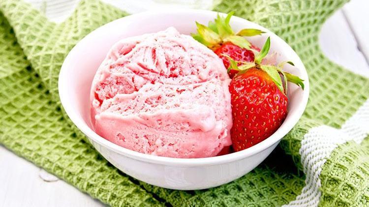 Çilekli yoğurtlu dondurma tarifi