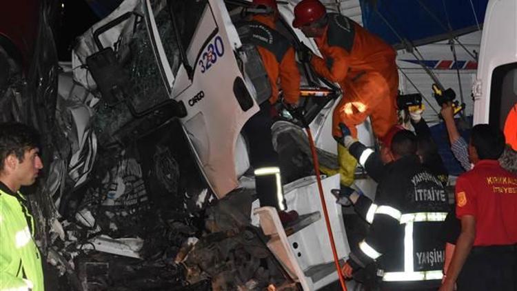 Son dakika TIR, kamyon, minibüs... Feci kazada 2 kişi öldü, 16 kişi yaralandı.