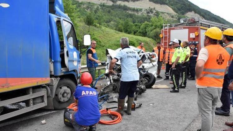 Sinopta kaza: 2 üniversiteli öldü, 1 kişi yaralı