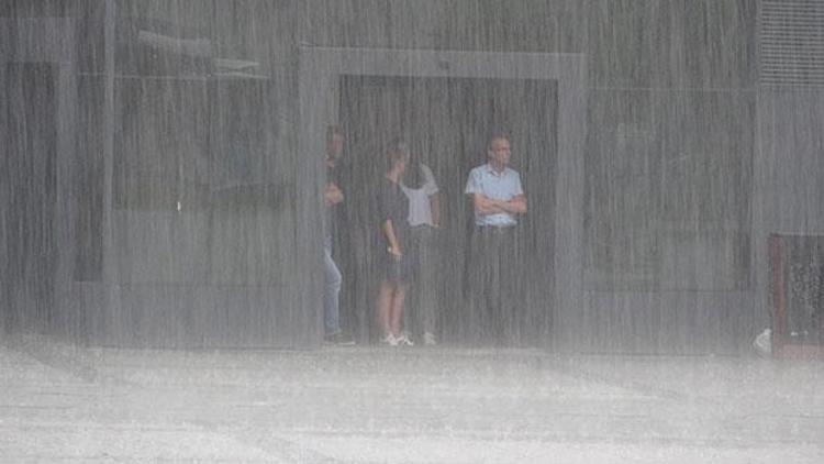 Son dakika... Meteorolojiden İstanbulun iki ilçesi ve Yalova için uyarı