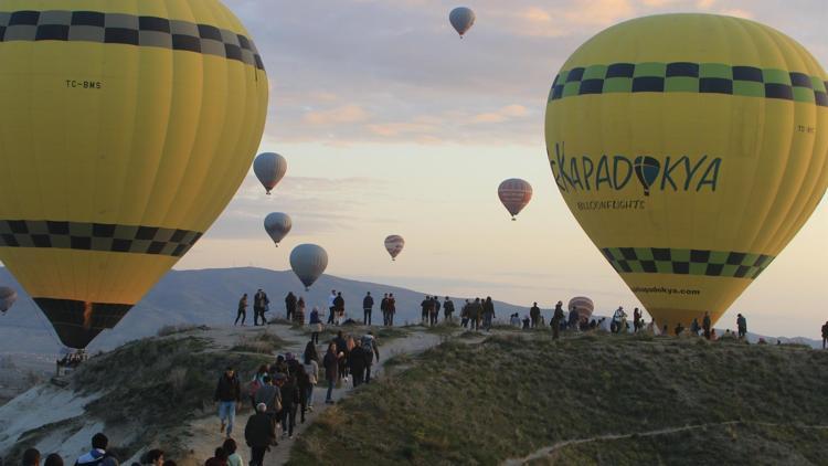 Kuyruk oluştu Yerli ve yabancı turist akın etti