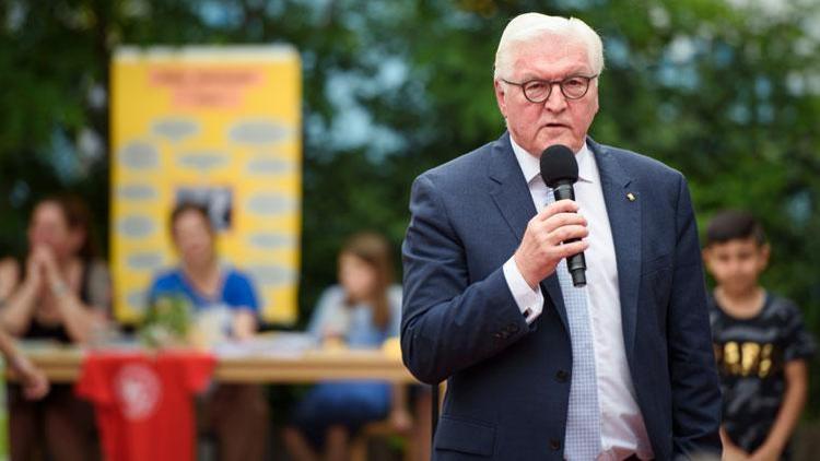 Steinmeier: Birbirimizi sosyal medyadan değil, konuşarak tanıyalım