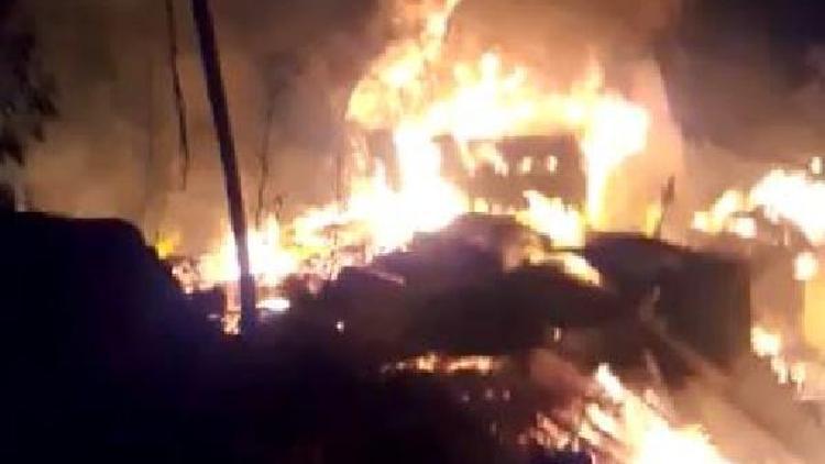 Yusufeli’nde 10 ahşap ev yandı: 1 ölü