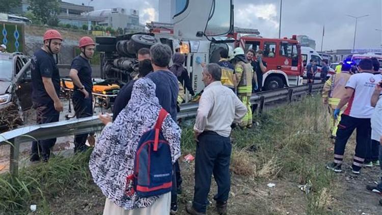 Son dakika: Maltepede zincirleme trafik kazası... 4 kişi yaralandı