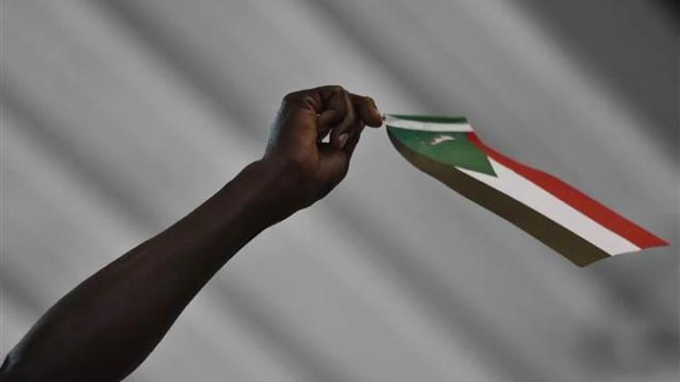 Sudanda sivil yönetim talebiyle gösteriler düzenlendi