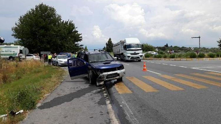 Aydında otomobil ile kamyonet çarpıştı: 1 ölü, 5 yaralı