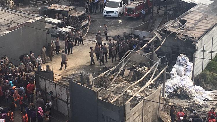 Son dakika... Endonezyada fabrika yangını: Onlarca ölü var