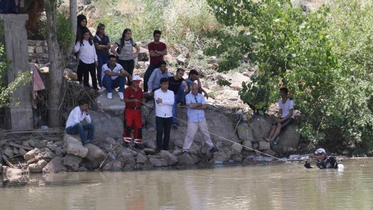 Dicle Nehrinde kaybolan Muhammedi arama çalışmaları sürüyor