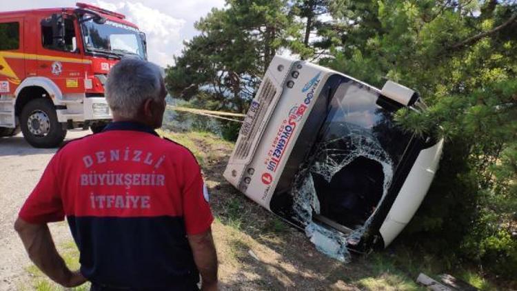 Öğretmenleri taşıyan midibüs devrildi: 17 yaralı