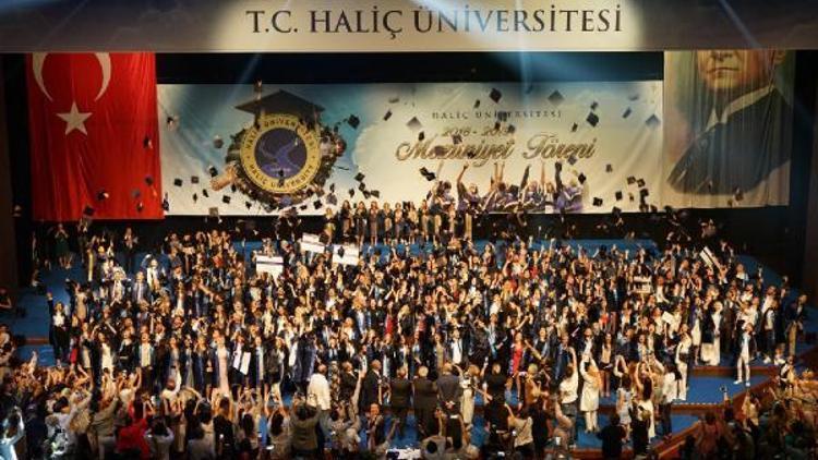 Haliç Üniversitesinde 18inci mezuniyet coşkusu