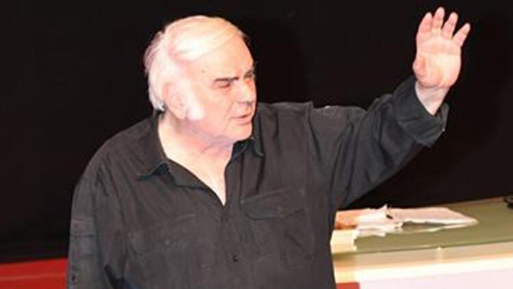 Ünlü tiyatrocu Enis Fosforoğlu yaşamını yitirdi