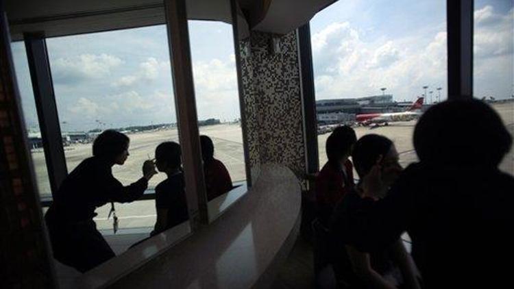 Singapurdan uçak seferlerini aksatan İHAlarla ilgili soruşturma başlatıldı