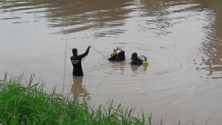 Araklıdaki sel felaketinde kayıp 2 kişi aranıyor