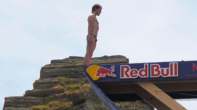 Red Bull Cliff Diving Portekizde nefesleri kesti