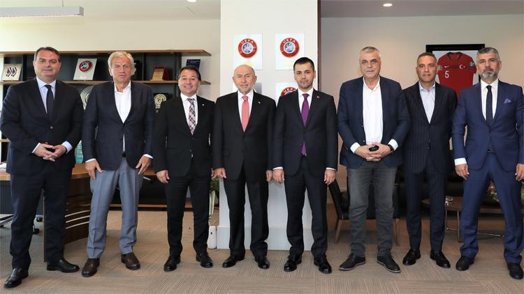 Kulüp başkanlarından Nihat Özdemire ziyaret