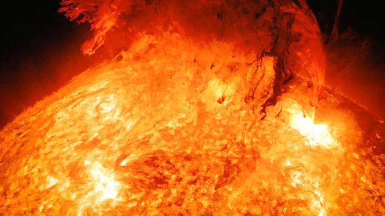 Güneşteki süper patlamalar olacak, Dünya kararabilir
