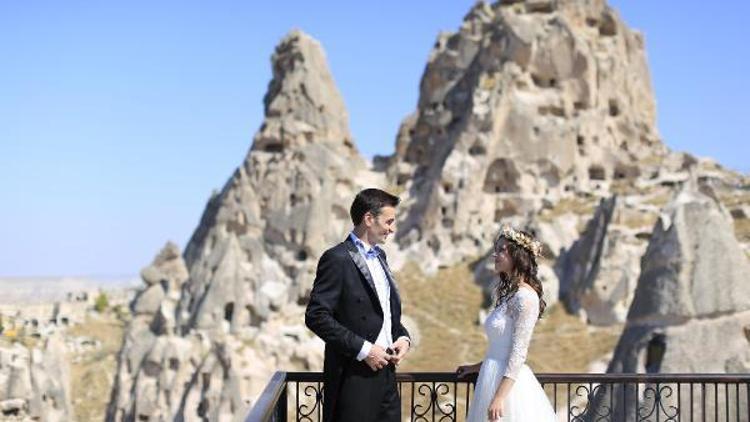 Çiftler düğün fotoğrafları için Kapadokyayı tercih ediyor