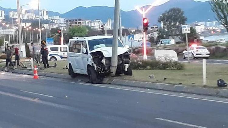Fatsada otomobil ile minibüs çarpıştı: 7 yaralı