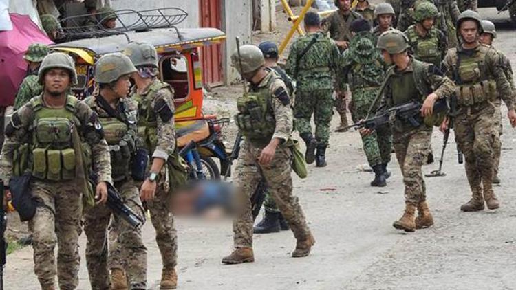 Filipinlerde askeri kampa saldırı: Çok sayıda ölü