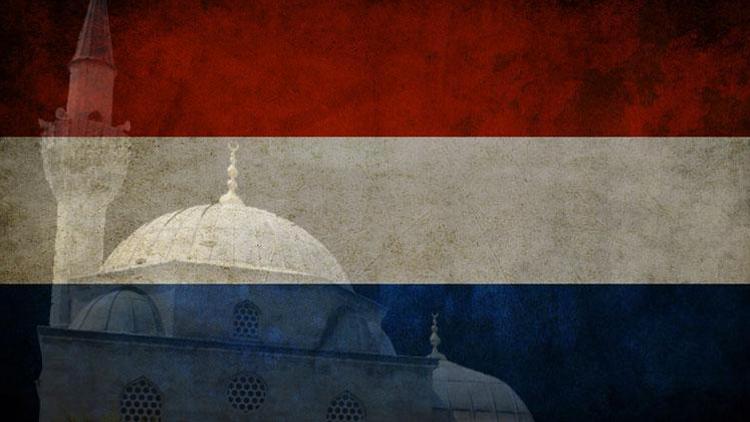 Hollanda’da camide bıçaklı saldırı